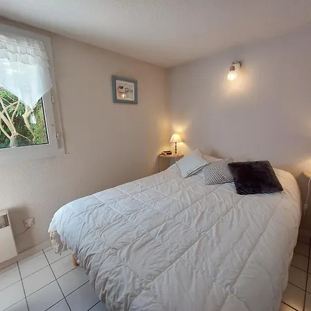 Charmante Maisonnette Avec Piscine A Proximite Du Et Des Plages De - Fr-1-550-80 Apartment