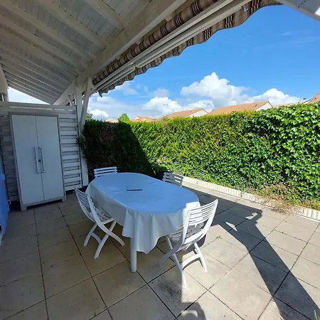 Charmante Maisonnette Avec Piscine A Proximite Du Et Des Plages De - Fr-1-550-80 Apartment *